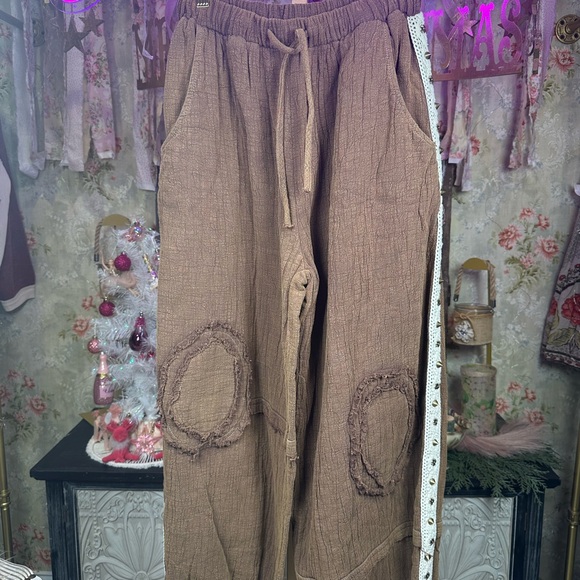 POL Clothing Double Gauze Jogger Pants With Studded Lace Trim
NWOT - Picture 7 of 11